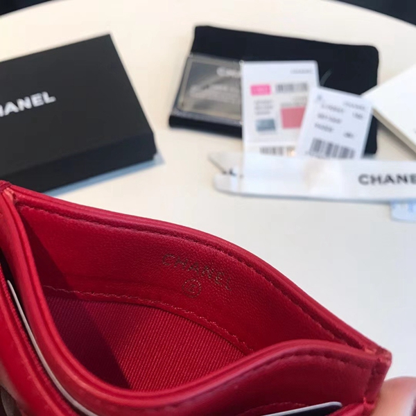 シャネル財布着用イメージ